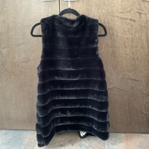 Accessory St New York Faux Fur Vest - Picture 2 of 4